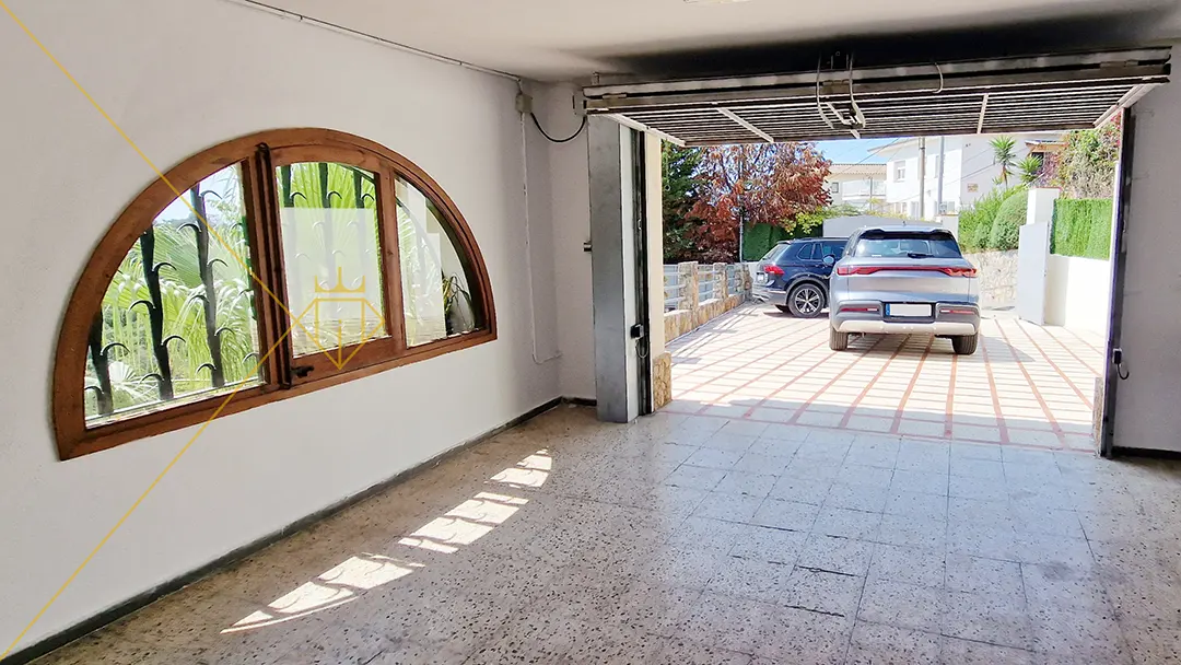 buy-exclusive-property-in-costa-brava-with-guidance