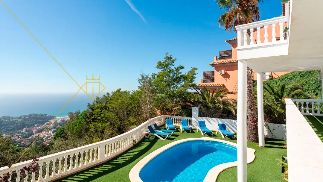 Villa con licencia turística Lloret con vistas al mar